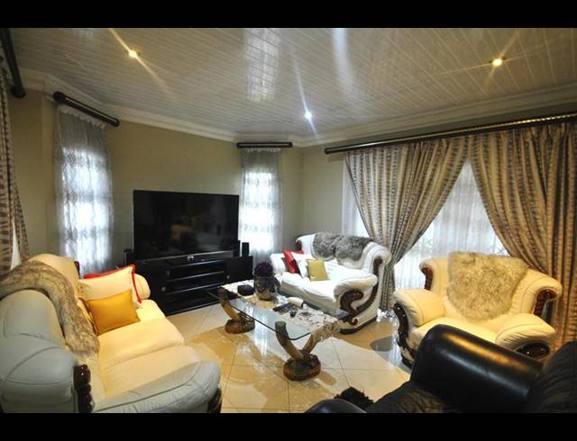 3 BEDROOM HOUSE FOR SALE IN SONNEVELD